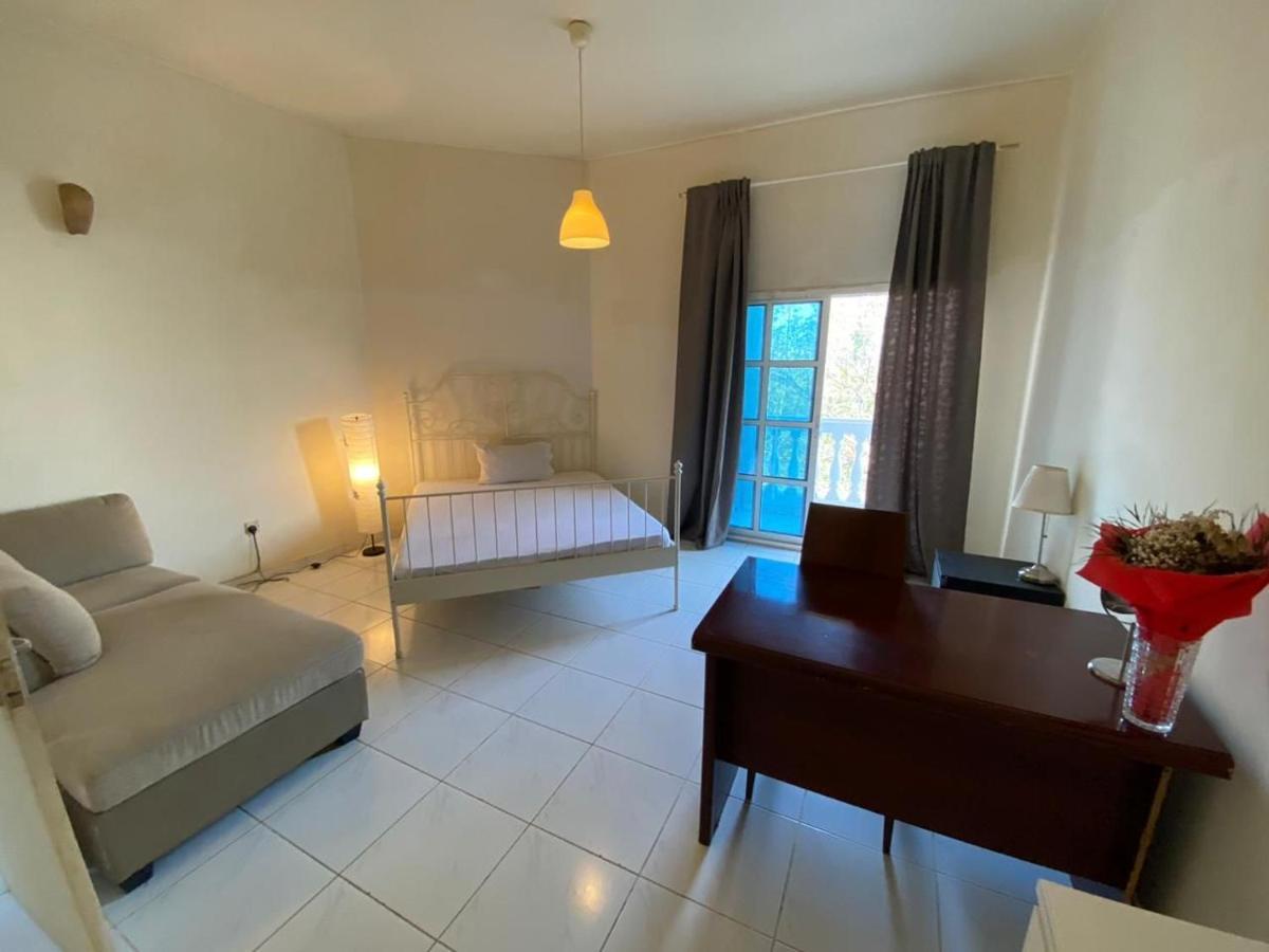 Comfortable Private Rooms In Compound Housing Dubái Exterior foto
